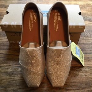 ❌SOLD❌ *NWT* Rose Gold Shimmer Toms Size 9